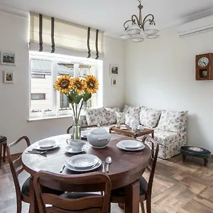 Cheerful Air Conditioned With Mezzanine And Parking - Old Town Krakov